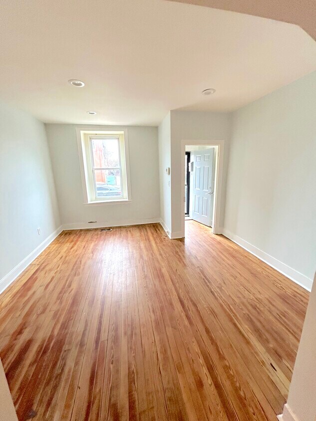 Primary Photo - 21 Osborn St