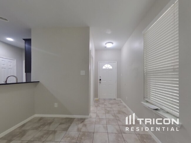 Foto del edificio - 8038 Villa Lago Ln