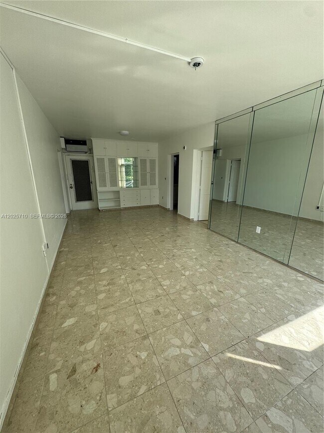 Foto del edificio - 10281 E Bay Harbor Dr