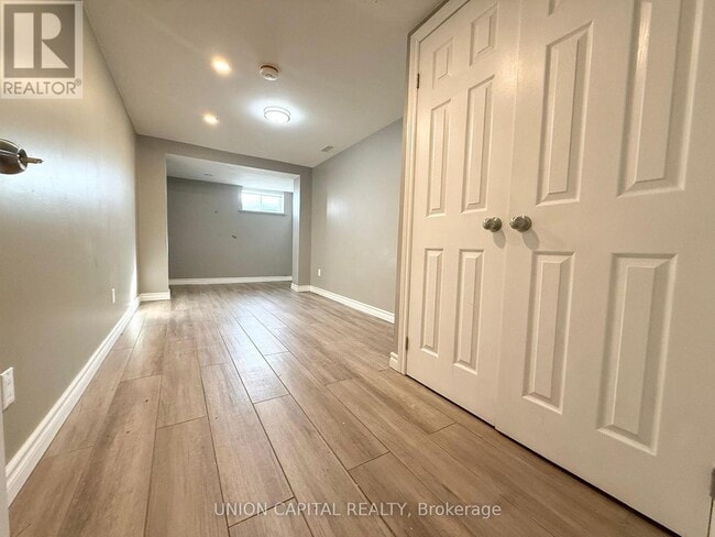 Building Photo - 19 Baylawn Dr