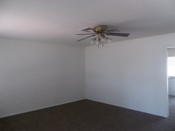 Building Photo - 2520 Oak Glen Way