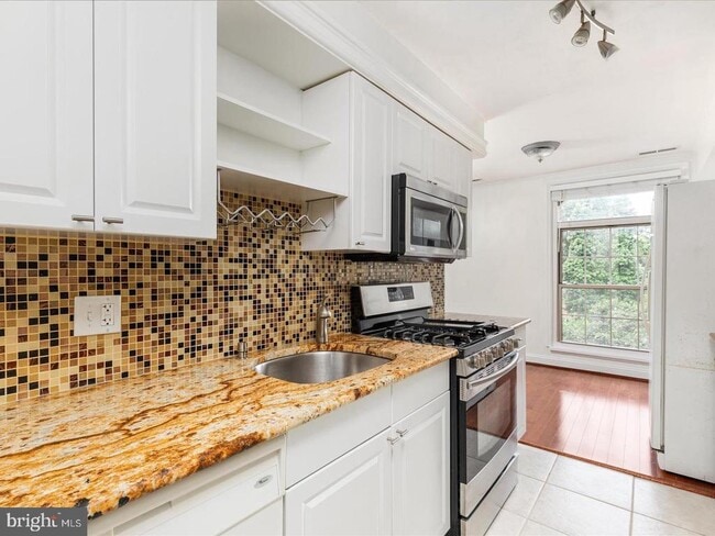 Building Photo - 3334 Woodburn Village Dr