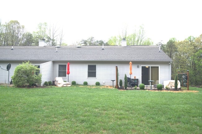 Building Photo - 140 Oldfield Rd