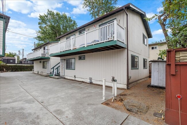 Building Photo - 1532 Stanton St