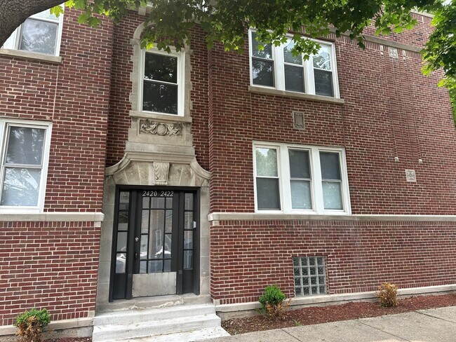 Foto del edificio - 2418 N Kilbourn Ave