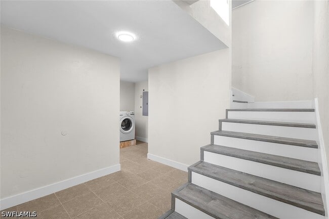 Building Photo - 1284 Rainbow Ct