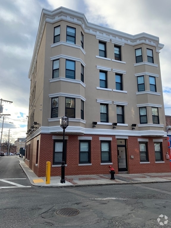 Building Photo - 16 5th St