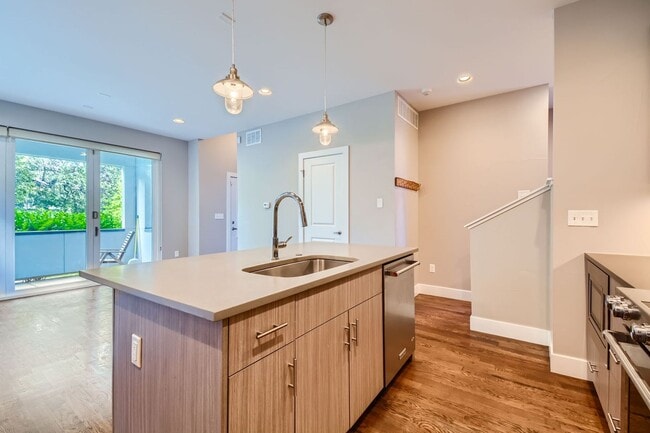 Building Photo - Urban Living - 4 Bedroom Jefferson Park Home Near Mile High Stadium