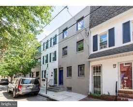 Building Photo - 2322 Perot St