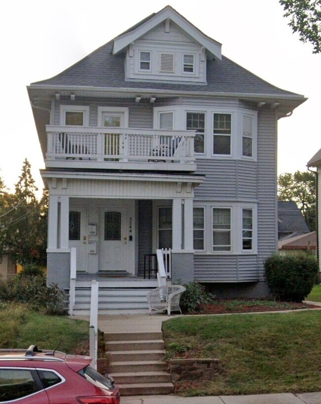 Foto del edificio - 3246-3246 N Oakland Ave