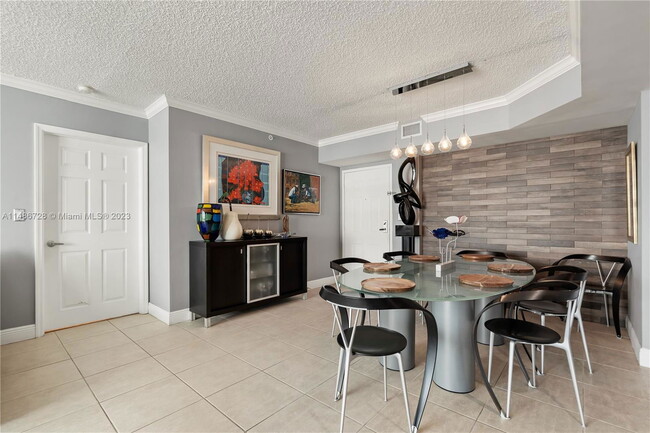 Building Photo - 1155 Brickell Bay Dr