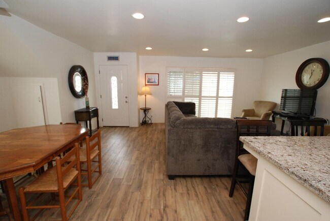 Foto del edificio - 9 month winter lease on Balboa Peninsula! No yearly leases