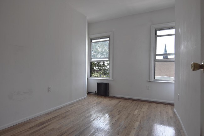 Building Photo - 110 N Henry St