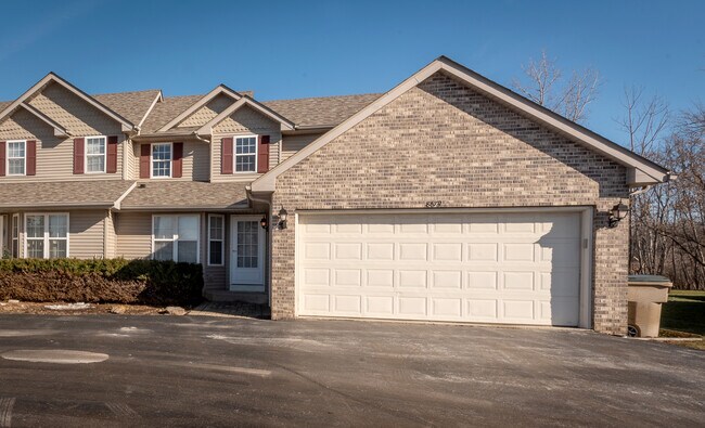 Foto del edificio - 8679 Old Green Bay Rd