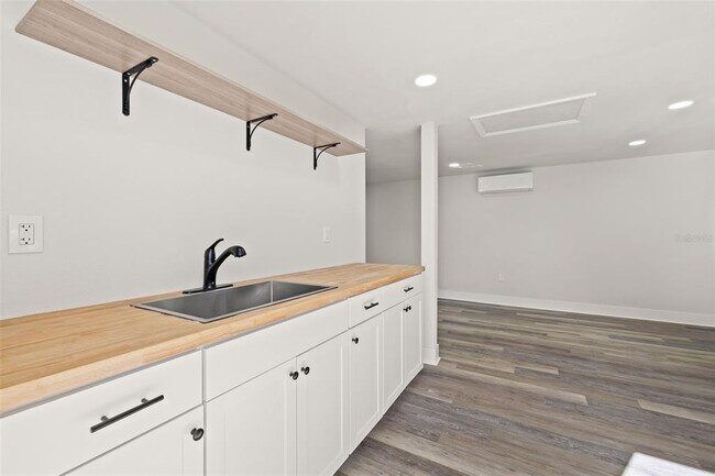 Foto del edificio - 3817 W Bay to Bay Blvd