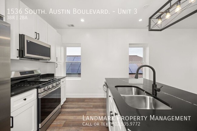 Building Photo - 1536 S Austin Blvd