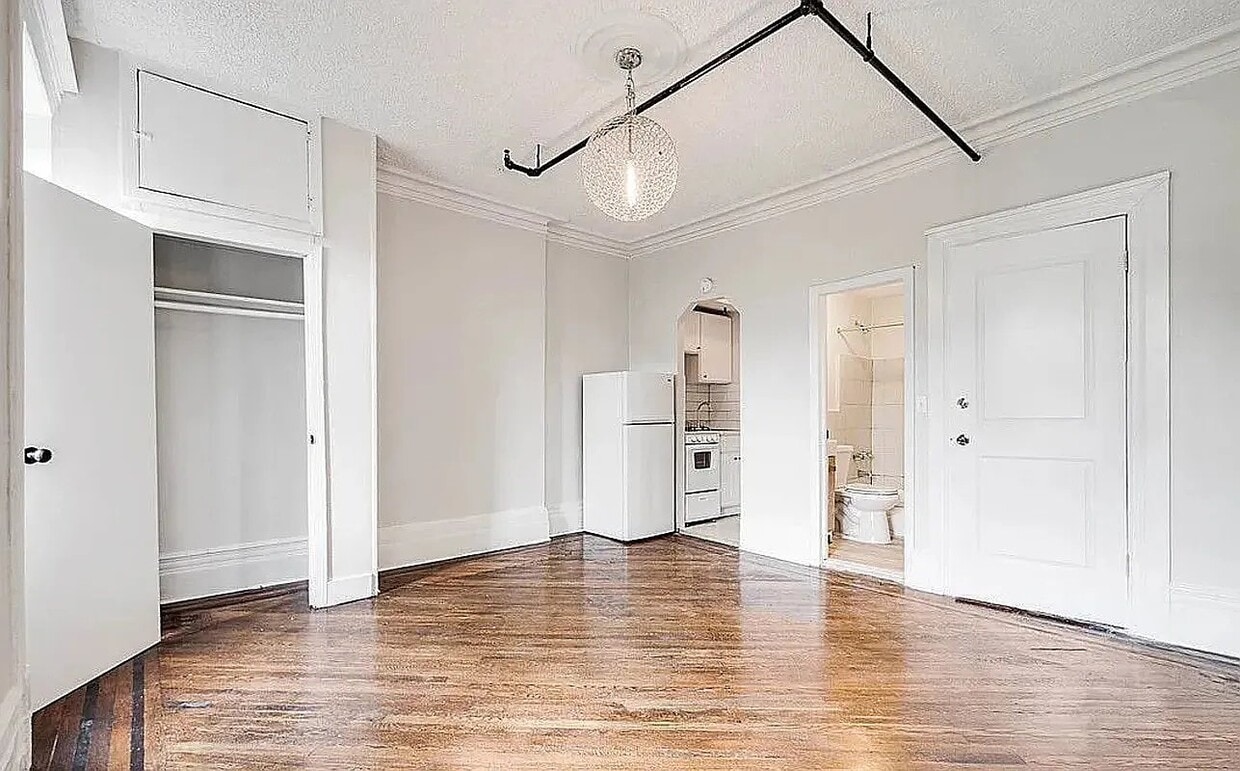 Building Photo - 915 Sterling Pl