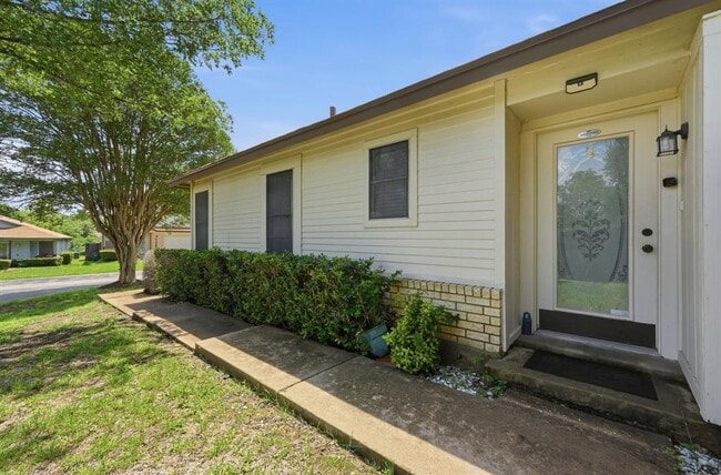 Building Photo - 11728 Norwegian Wood Dr