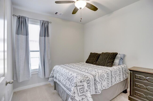 Foto del edificio - 230 Aster View Ct