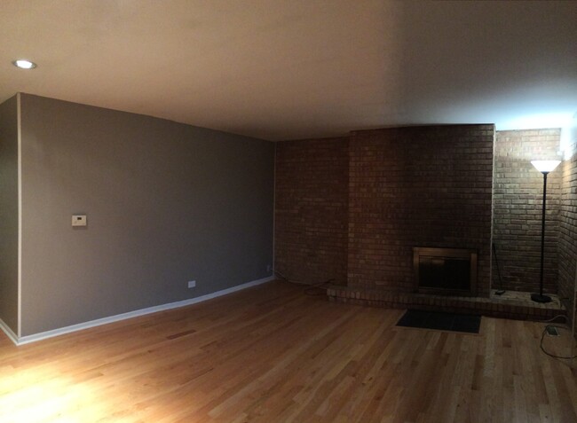 Building Photo - 5509 Lakeside Dr
