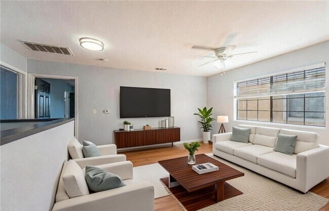 Building Photo - Spacious 4BR House in Hawaiian Gardens