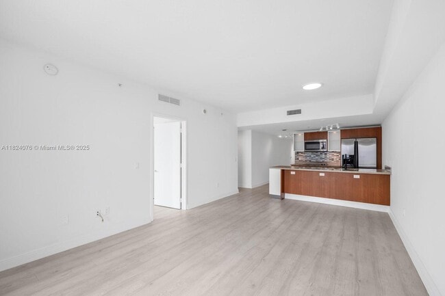 Foto del edificio - 185 SW 7th St