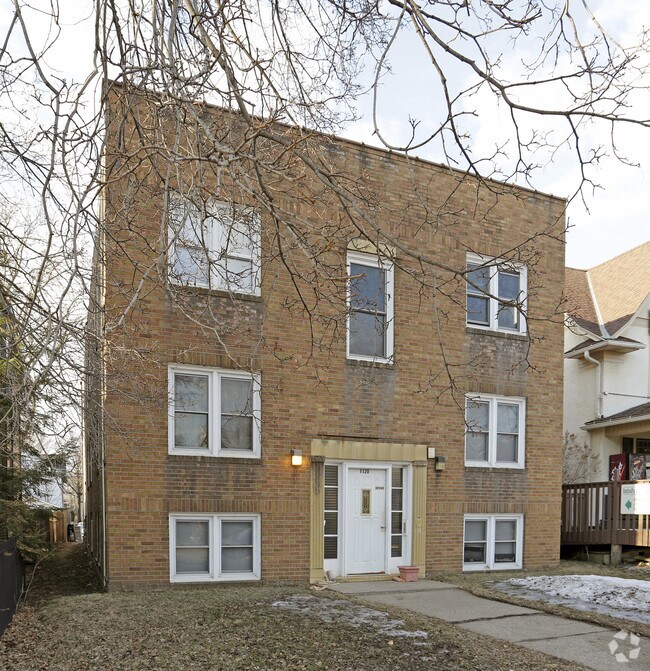 Building Photo - 1120 Grand Apartments