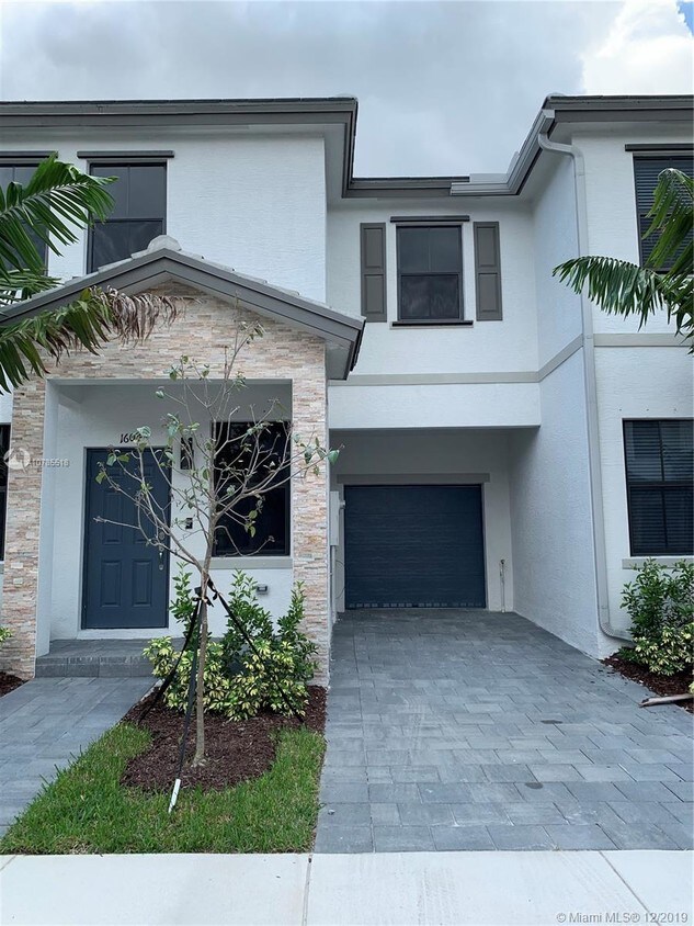Foto principal - 1604 SW 28th St