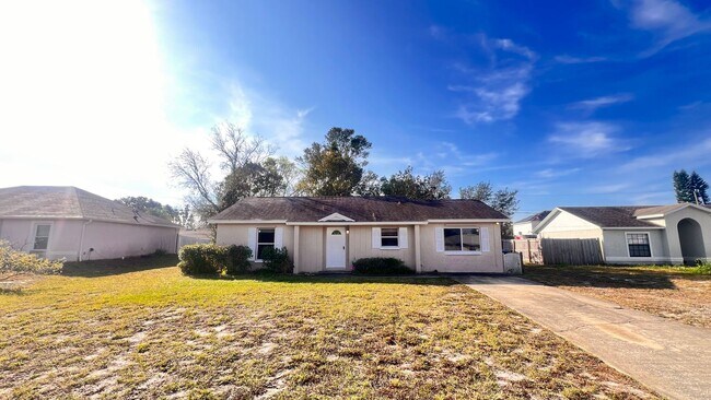 Foto del edificio - Charming 2 Bedroom, 1 Bathroom Home in Deltona!!