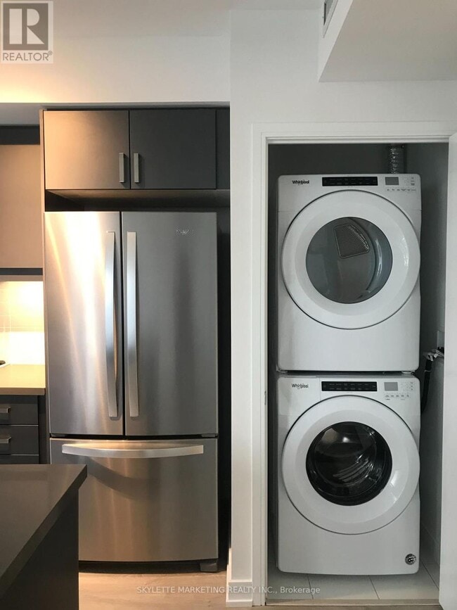 Building Photo - 50 Wellesley St E