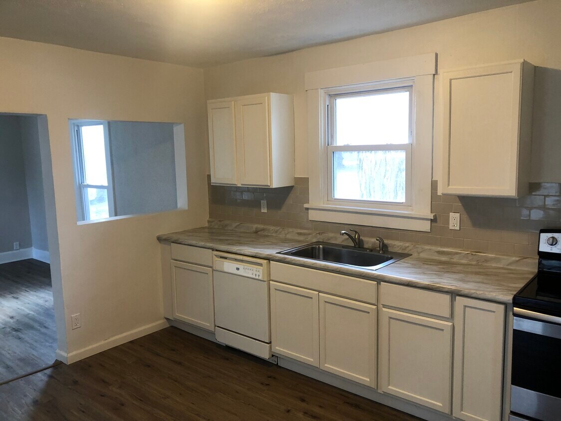 kitchen - 231 S Schenck Rd