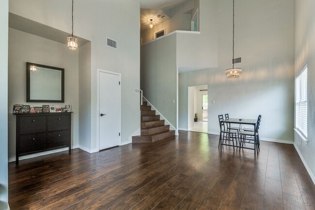 Building Photo - RENOVATED 3-BEDROOM HOME IN TEZEL OAKS, NO...