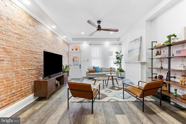 Foto del edificio - 737 Dolphin St