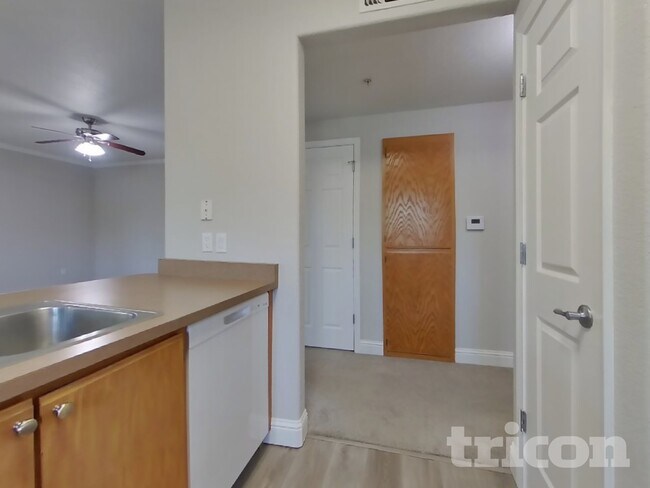 Foto del edificio - 10001 Woodcreek Oaks Blvd