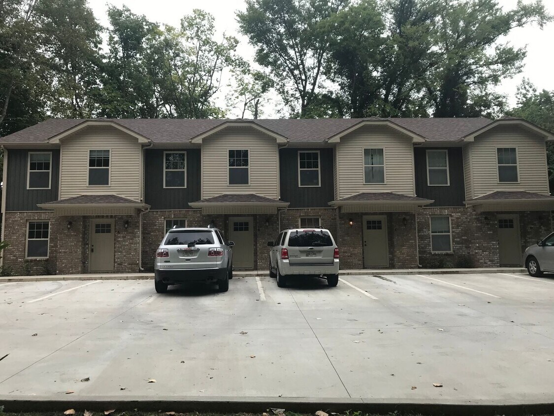1560 E Knollwood Cir Unit A, Clarksville, TN 37043 Room for Rent in