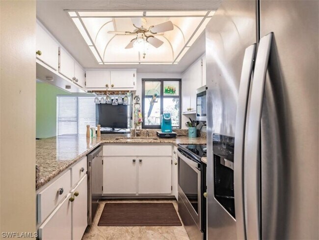 Foto del edificio - 5650 Trailwinds Dr