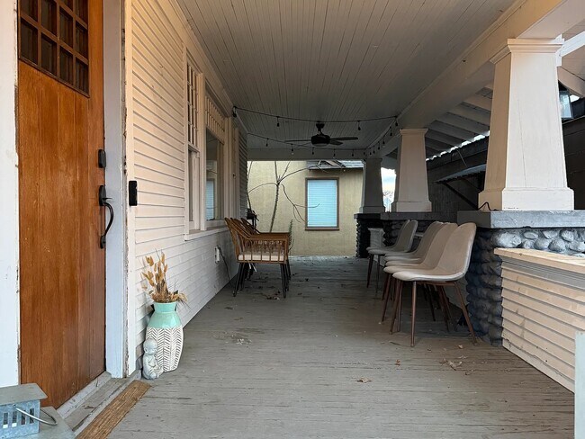 Foto del edificio - 237 Basin St SW