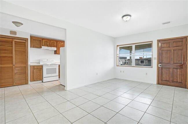 Building Photo - 4959 Santa Rosa Dr