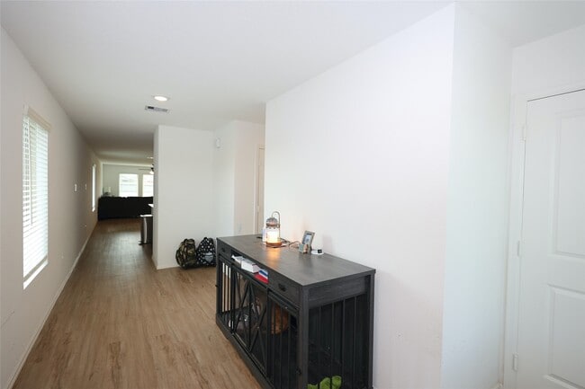 Building Photo - 7430 Clover Chase Dr