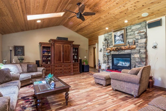 Building Photo - 16020 Big Meadow Dr
