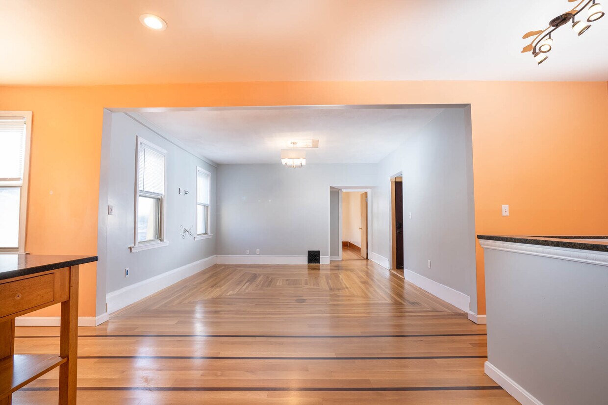 Primary Photo - 112 Beach St