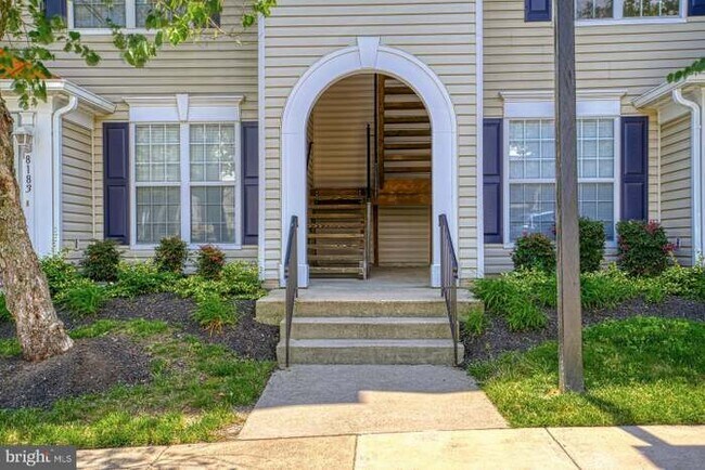 Entrada del edificio - 8185 Halley Ct