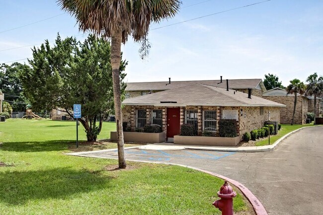 Building Photo - 150 SW Florida Loop