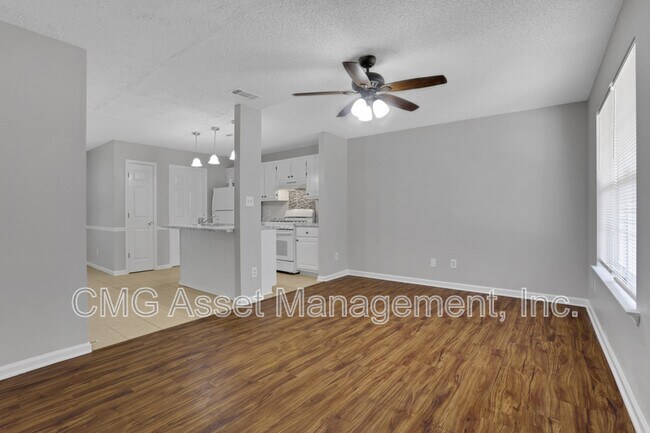 Foto del edificio - 1338 N Hampton Dr