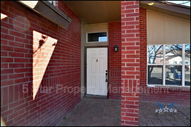 Building Photo - 3020 Tierra Mina Dr