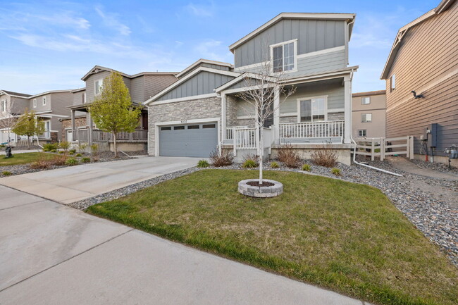 Foto del edificio - "Beautiful 4-Bedroom Home on Blue Lunar La...