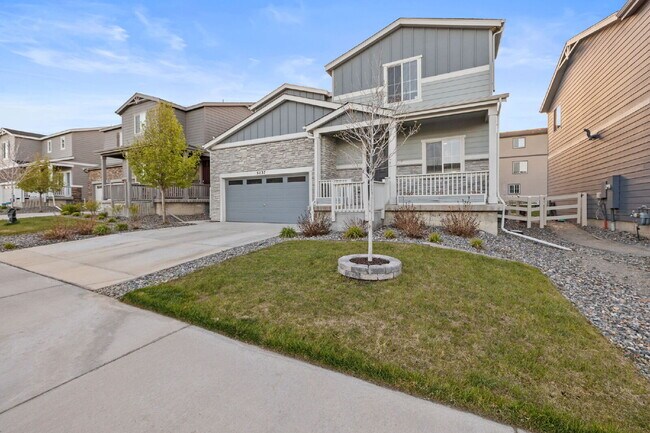 Foto del edificio - Beautiful 4-Bedroom Home on Blue Lunar Lan...