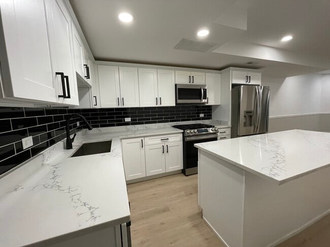 Building Photo - 1829 S Kedzie Ave