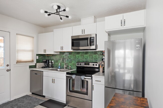 Foto del edificio - 2402 Fairmount Ave