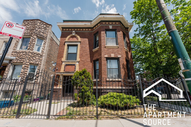 Building Photo - 2900 W Diversey Ave